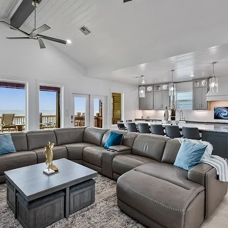 Always 5 O'Clock Beachfront Hot Tub Luxury Game Area